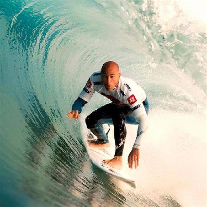 Kelly Slater surfing
