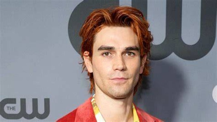 KJ Apa's Latest Thirst Trap Shamelessly Shows Off His Shredded Eight-Pack Abs