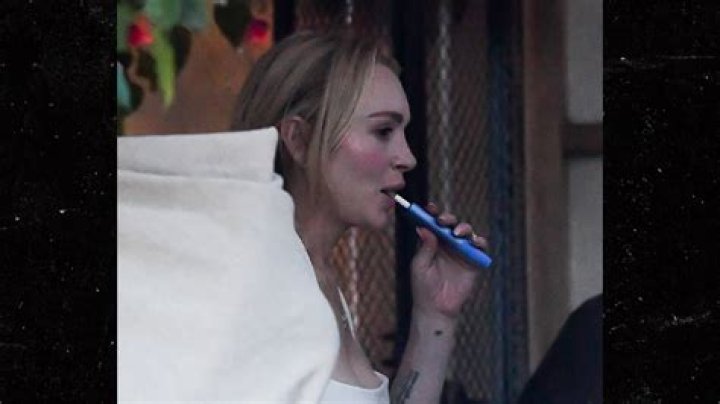 Lindsay Lohan Spotted Smoking Amid Pregnancy Claims