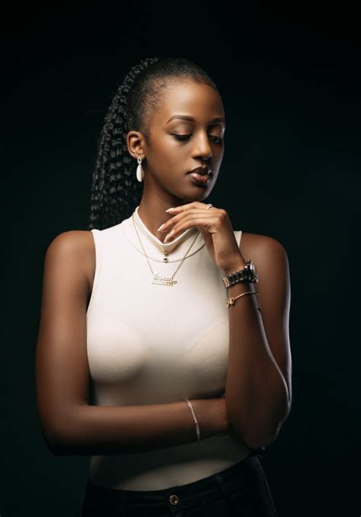 Lip, Elbow, Chest, Jewellery, Trunk, Long hair, Flash photography, Stomach, Abdomen, Photo shoot, Lip, Elbow, Chest, Jewellery, Trunk, Long hair, Flash photography, Stomach, Abdomen, Photo shoot,