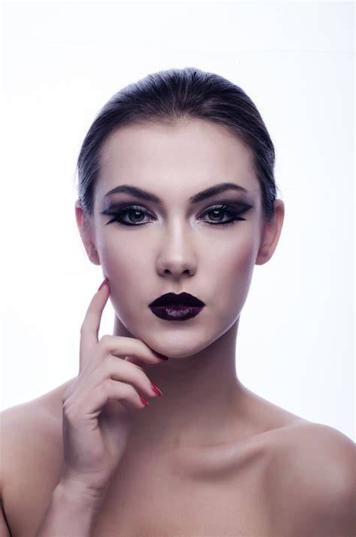 Lip, Hairstyle, Eyelash, Style, Fashion model, Fashion, Eye liner, Model, Earrings, Long hair, Lip, Hairstyle, Eyelash, Style, Fashion model, Fashion, Eye liner, Model, Earrings, Long hair,