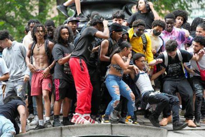 Livestreamer Cenat’s giveaway turns into riot in New York, mass arrests by police