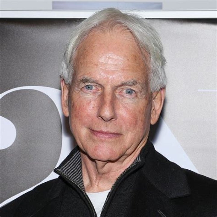Mark Harmon's height: 6 ft (1.83 m)