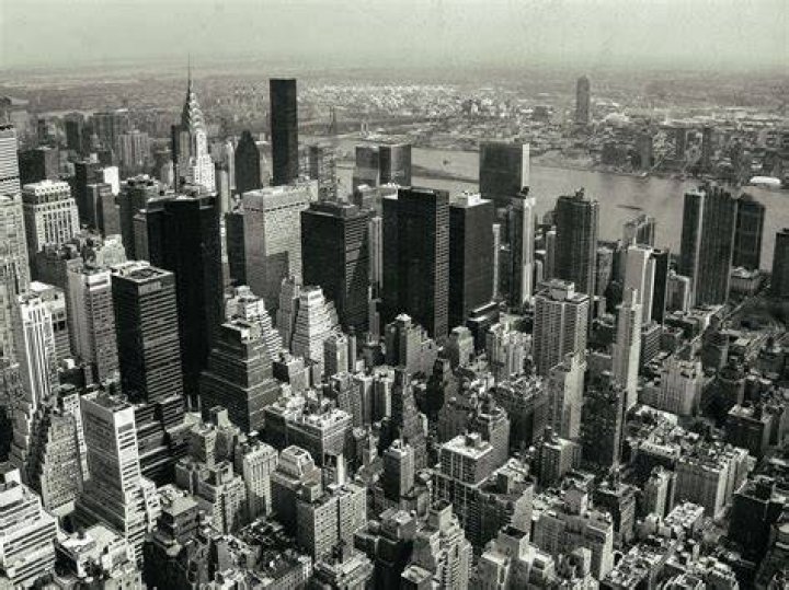Metropolitan area, City, White, Metropolis, Landmark, Black, Night, Urban area, Black-and-white, Architecture, 