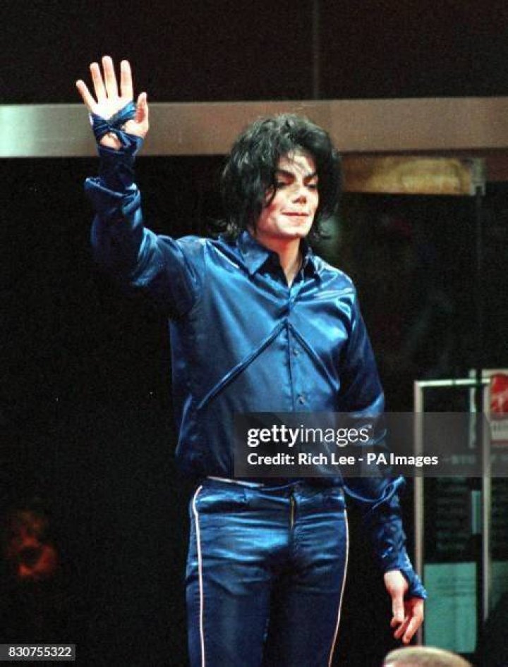 Michael Jackson waves to fans