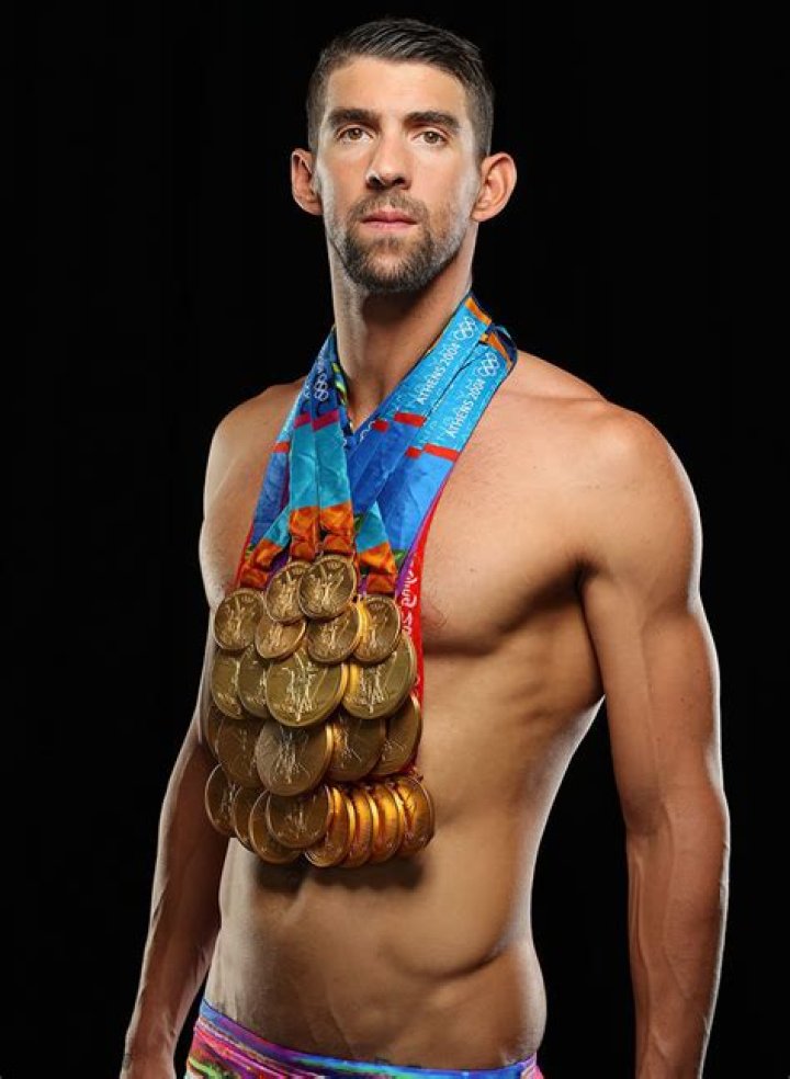 Michael Phelps pose pour Sports Illustrated avec ses 28 m&eacute;dailles