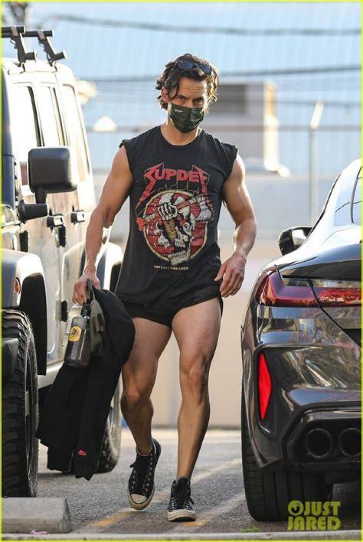 milo ventimiglia in short shorts