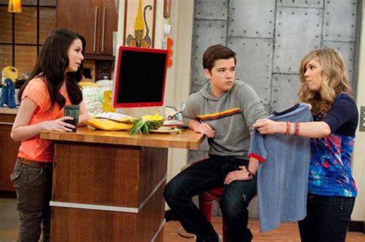 Miranda Cosgrove Recalls Embarrassing Moment Filming 'iCarly'