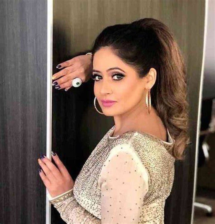 Miss Pooja Net Worth, Height, Affairs, Age, Bio and More