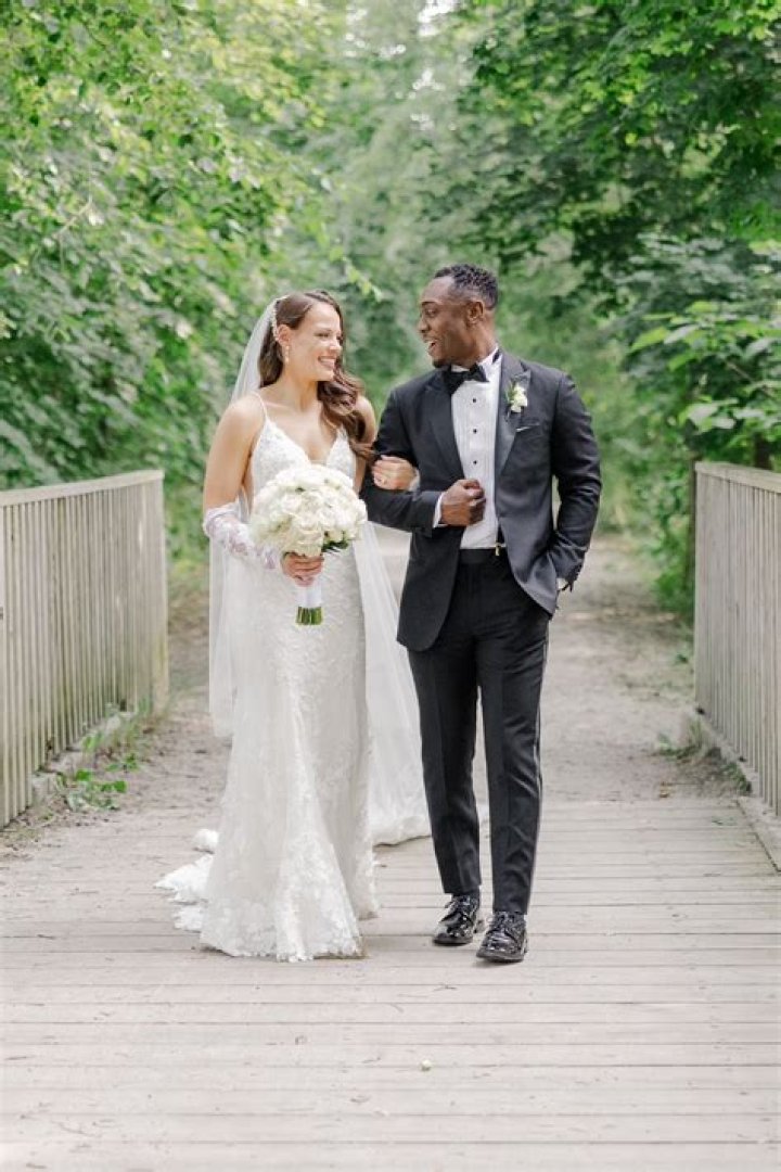 Newlywed shows off her wedding day.