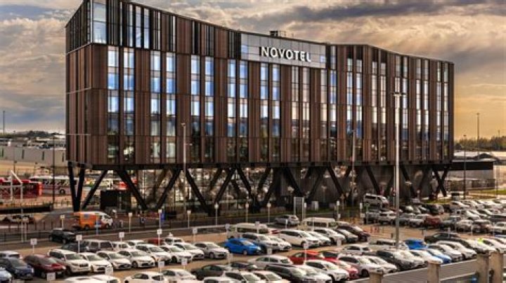 Novotel Christchurch Airport a dream for plane spotters