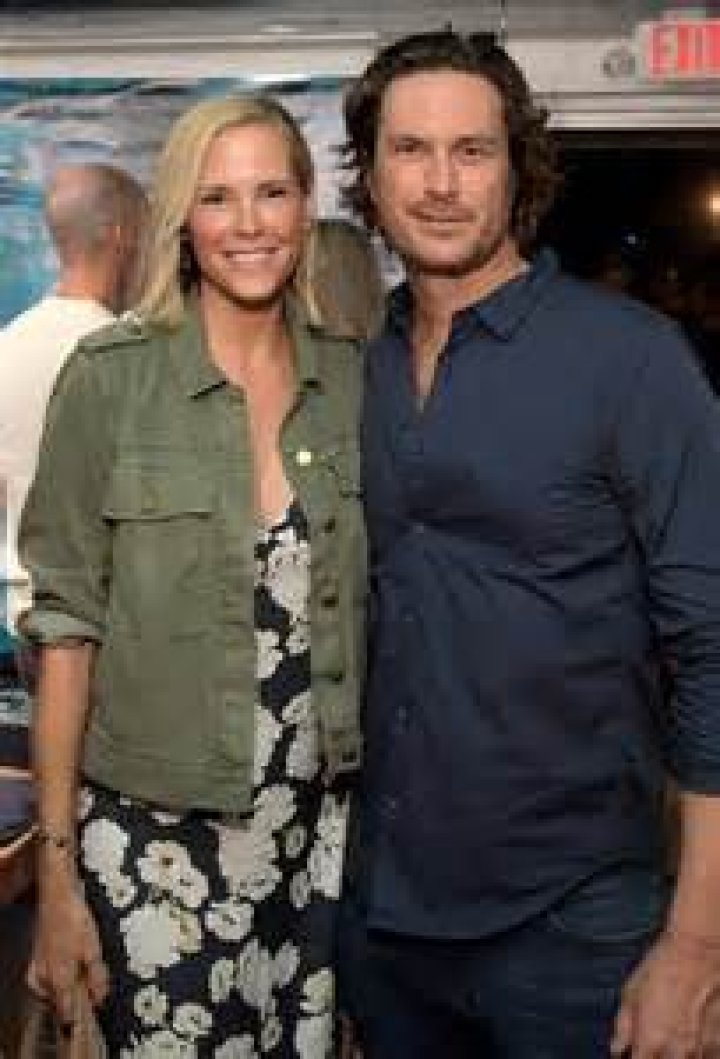 Oliver Hudson Net Worth, Age, Height, Wife, Family, Wiki 2024