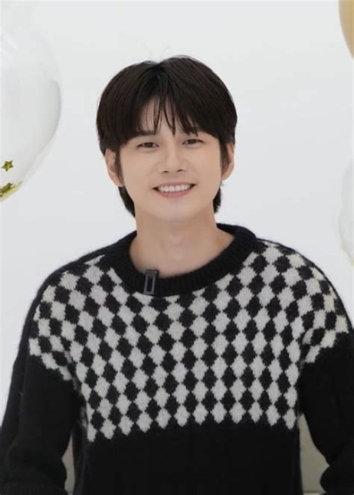 Ong Seong-wu Net Worth, Age, Height, Weight, Family, Wiki 2024