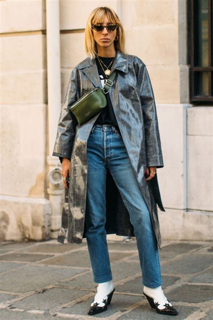 Patent trench coat street style