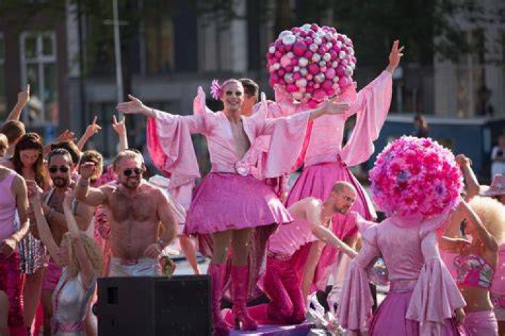 Pink, Carnival, Parade, Public event, Festival, Fun, Event, Party supply, Balloon, F&ecirc;te, 