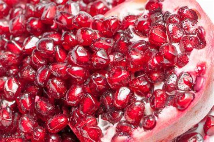 Pomegranate, Food, Red, Fruit, Superfood, Plant, Pink peppercorn, Produce, Berry, 