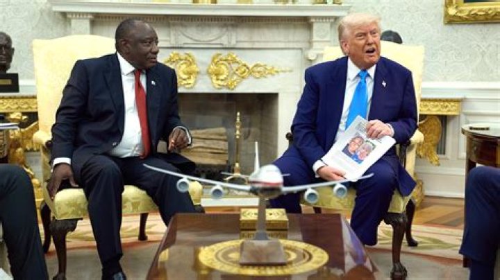 President Ramaphosa gets a hand from SAPS.
