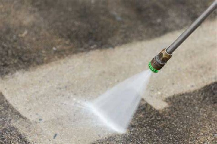 pressure washing concrete stairs