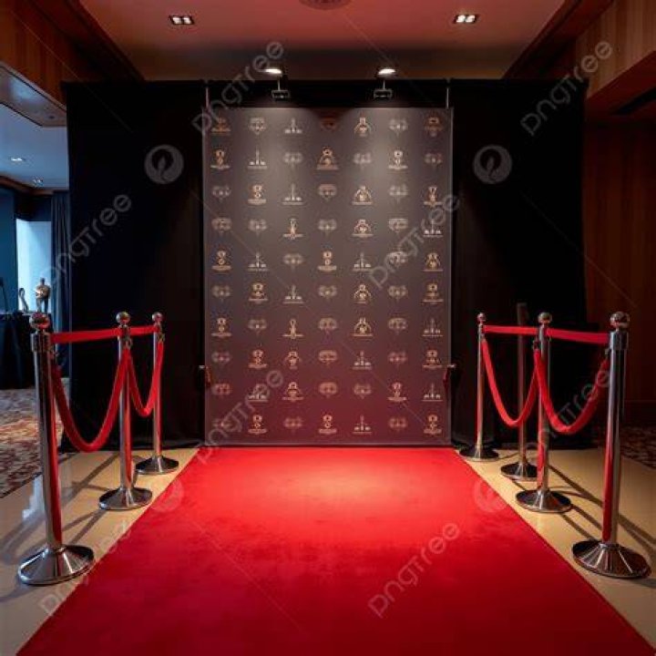 Red carpet, Carpet, Event, Formal wear, Suit, Flooring, Premiere, Tuxedo, Ceremony, 