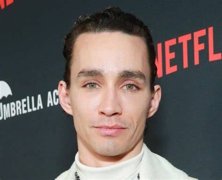 Robert Sheehan 16 facts you didn't know about The Umbrella Academy