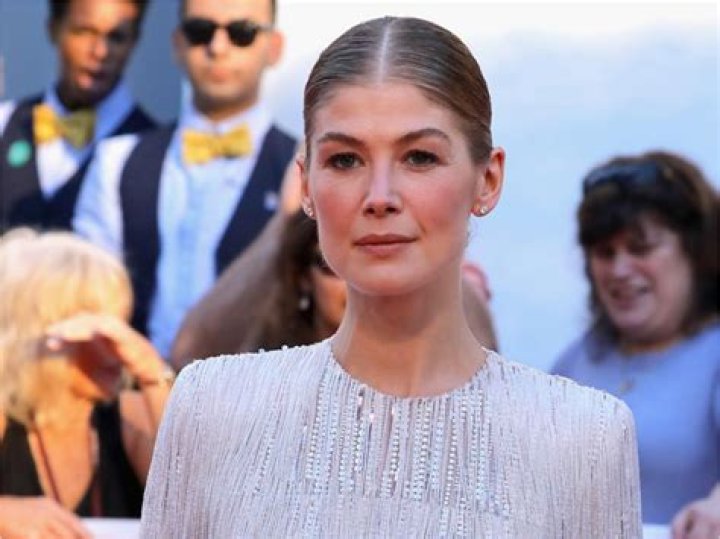 Rosamund Pike Net Worth, Age, Height, Weight, Family, Wiki 2024