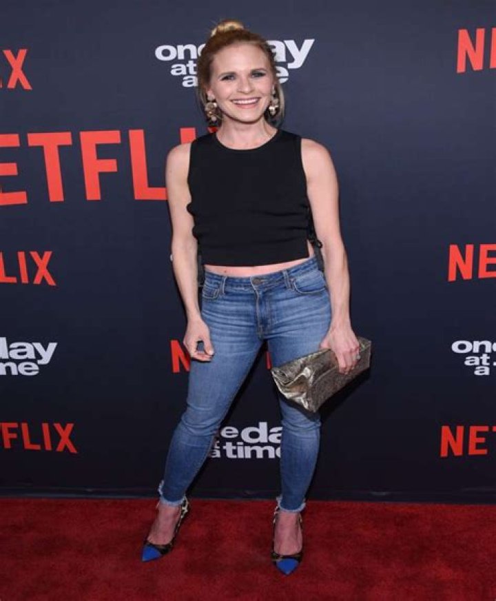 Sally Pressman Net Worth, Age, Height, Husband, Family, Wiki 2024