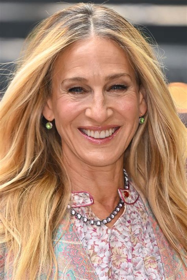 sarah jessica parker in character as carrie bradshaw wearing the norma kamali diana dress