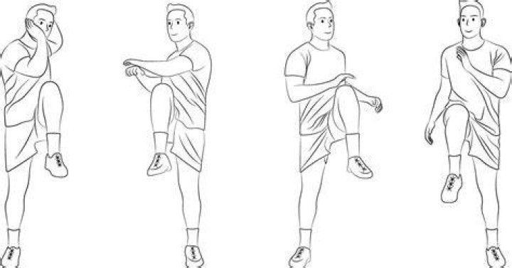 Shoulder, Elbow, Standing, Style, Knee, Monochrome, Black-and-white, Monochrome photography, Waist, Balance, 