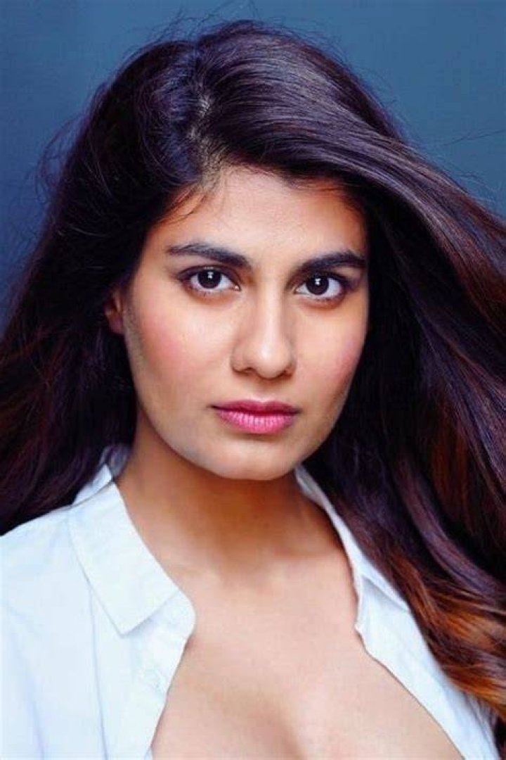 Shreya Dhanwanthary Picture