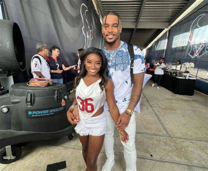 Simone Biles, Fiance Jonathan Owens and Her Family Captured in First