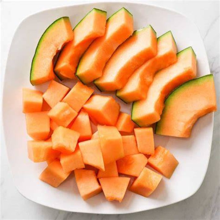 sliced cantaloupe