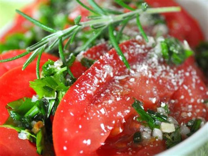 sliced tomatoes