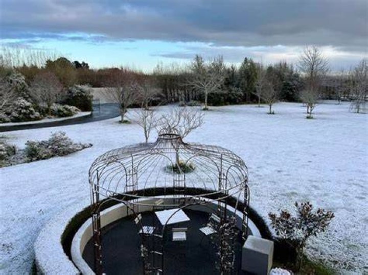 Snow fell in Yaldhurst, west of Christchurch. Photo / Helen McFarlane 