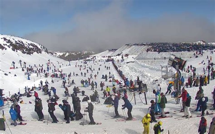 Snowboarding at Turoa ski field, Mt Ruapehu.