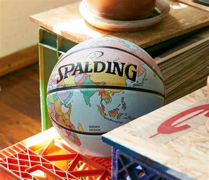 spalding globe basketball, one of the best gifts for teen boys