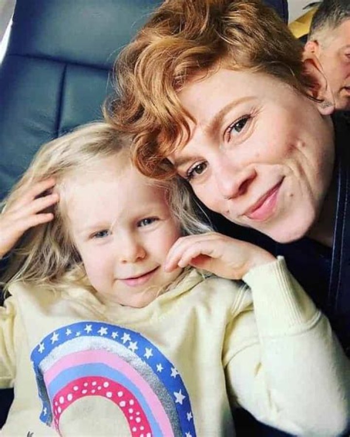 Steffany Gretzinger Net Worth, Age, Height, Husband, Family, Wiki 2024