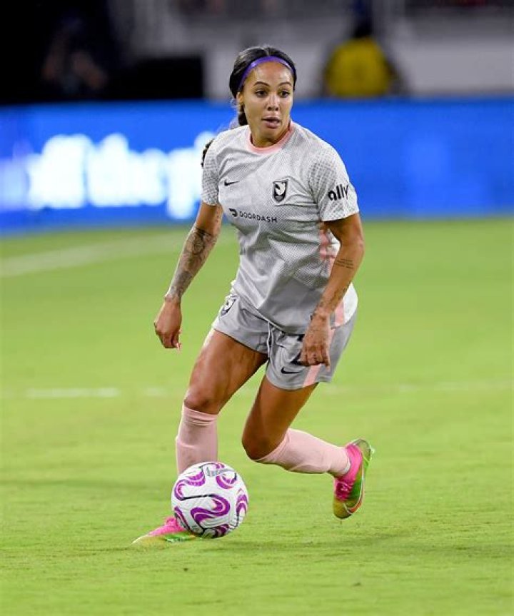 sydney leroux, uswnt, us soccer, angel size, breast reduction, boobs, cleavage