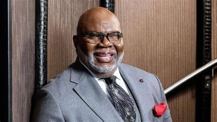 TD Jakes' Wife of 39 Years Proves She Is a Smart Dresser by Posing in a