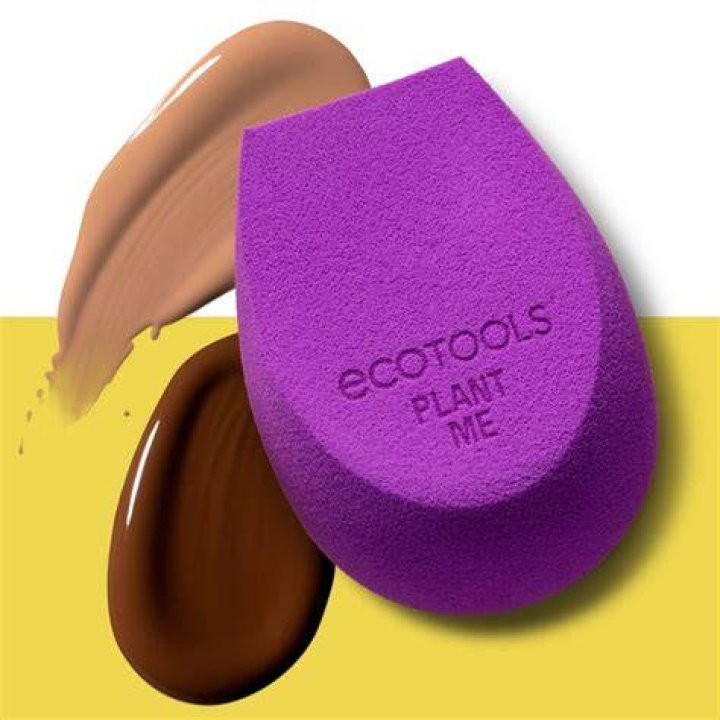 The First Biodegradable Makeup Sponge Is Here