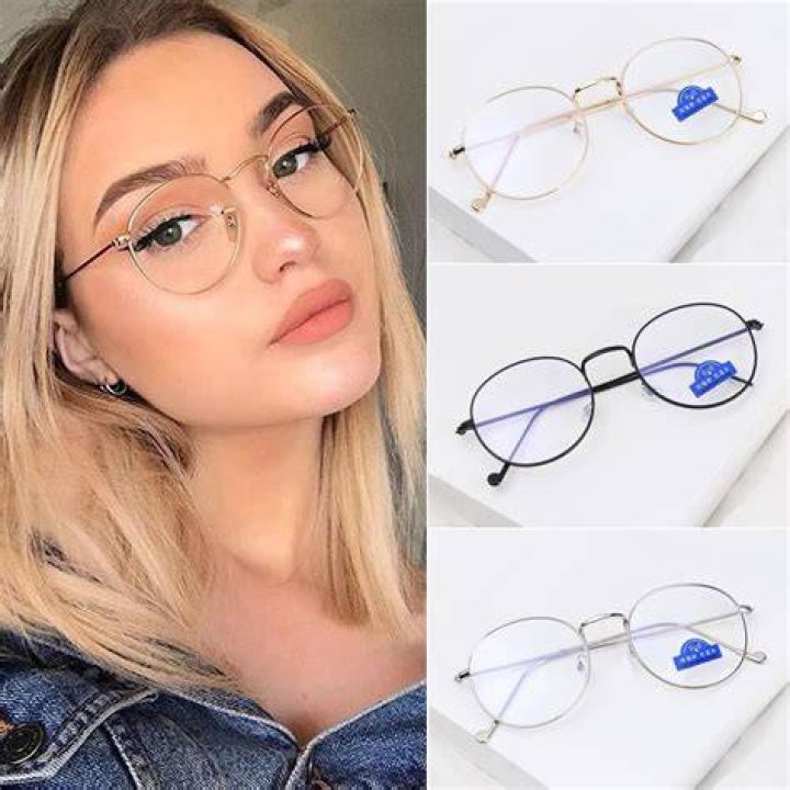 The Most Stylish Pairs of Four Eyes-Girls in Glasses