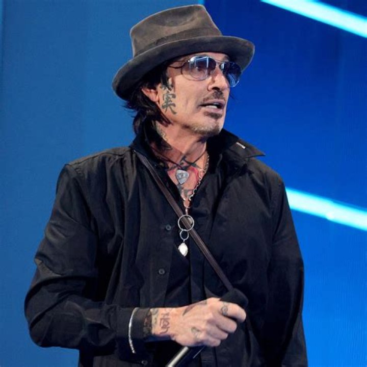 Tommy Lee Goes Full Frontal in NSFW Nude Photo