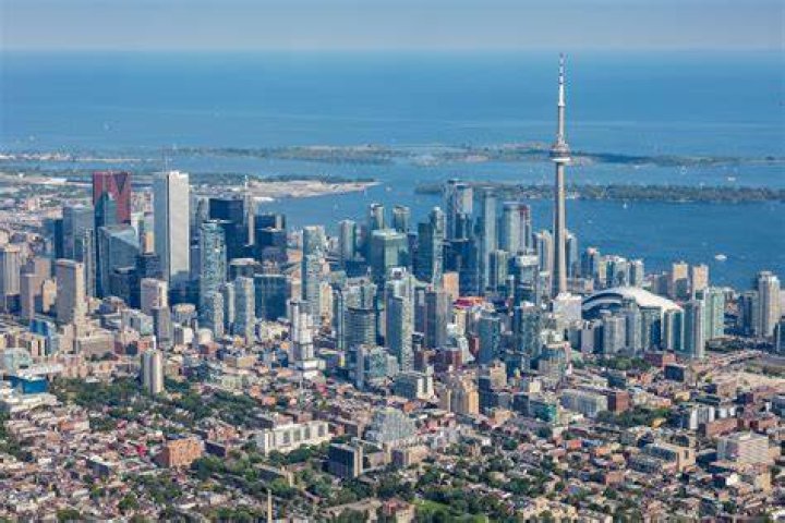  Toronto skyline with a view of the CN tower