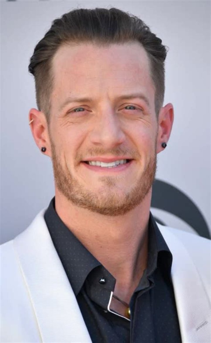 Tyler Hubbard - Age, Bio, Birthday, Family, Net Worth