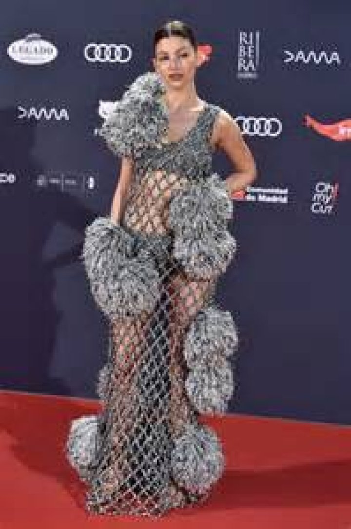 ursula corbero con vestido transparente