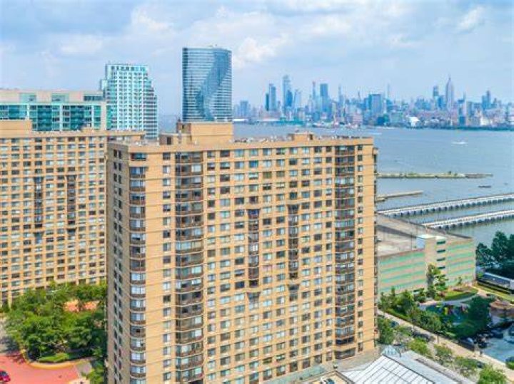 Waterside Square South, 35 River Drive South - Rentals in Jersey City