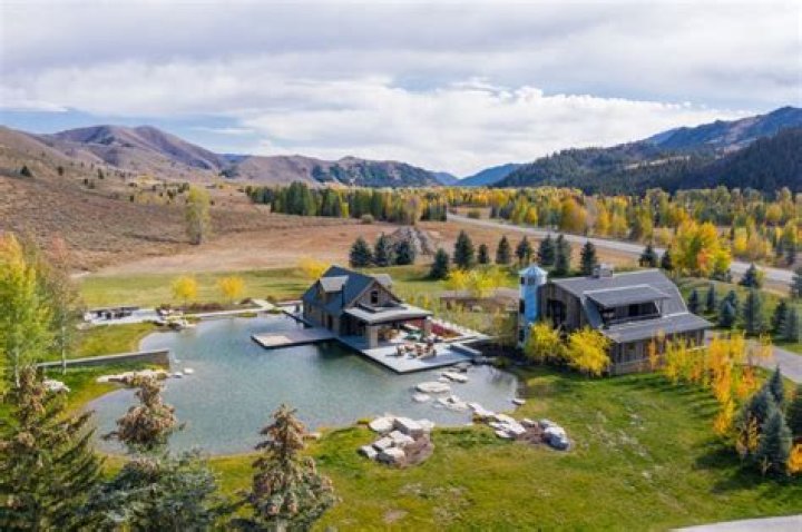 Where Does Clint Eastwood Live?