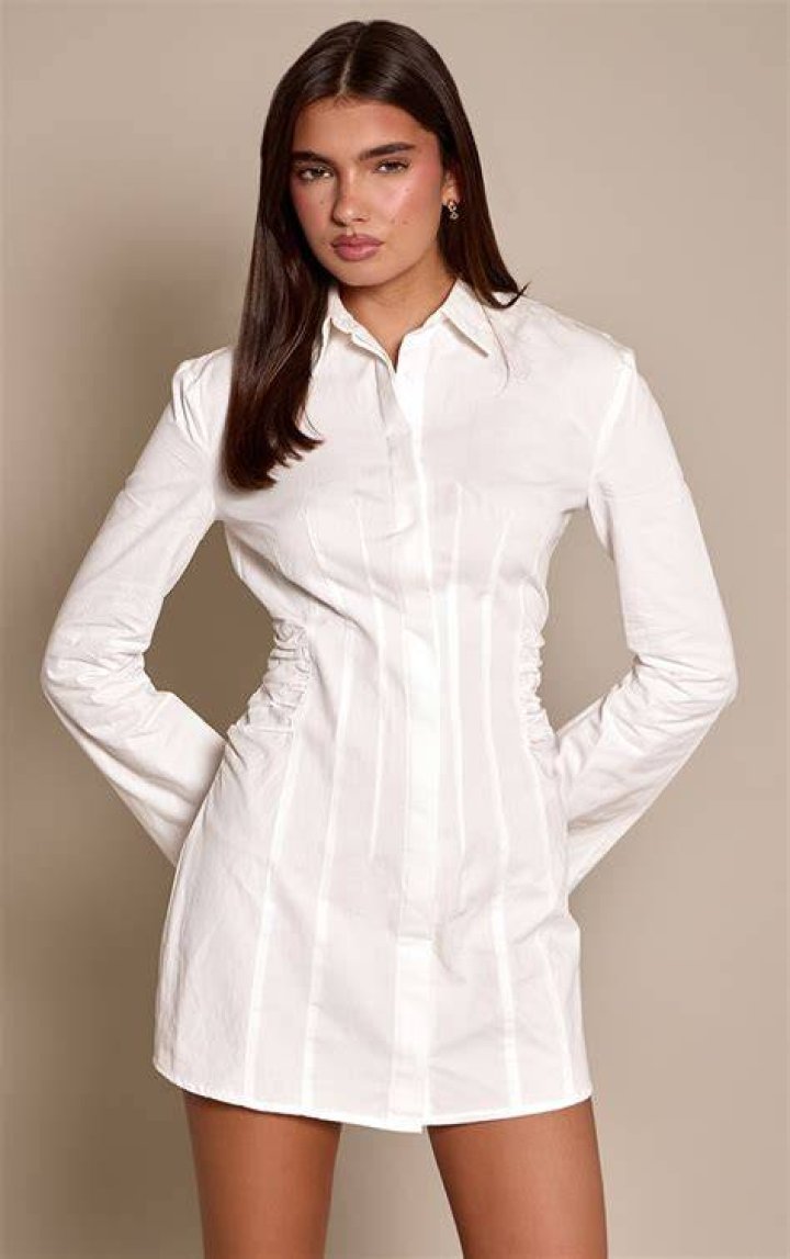 White, Clothing, Eyewear, Waist, Beauty, Leg, Fashion, Sleeveless shirt, Sunglasses, Shoulder, 