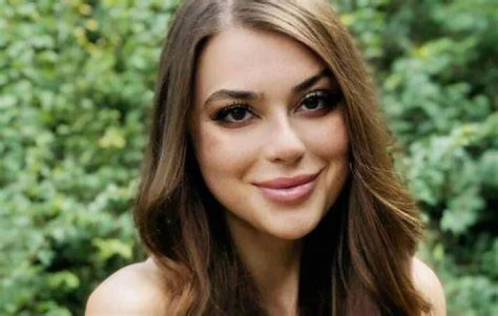 Who is Zoe Roe? biography, age, real name, TikTok, movies, husband, why is she famous?