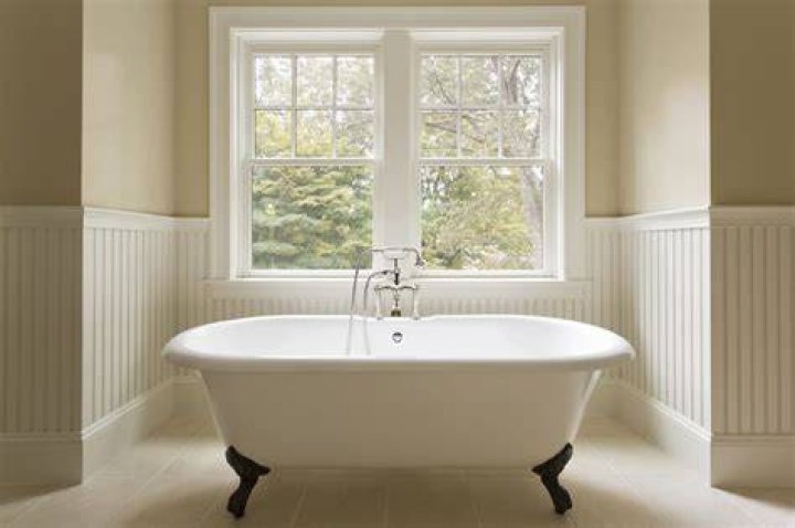Your Ultimate Clawfoot Tub Buying Guide: Find the Perfect Fit