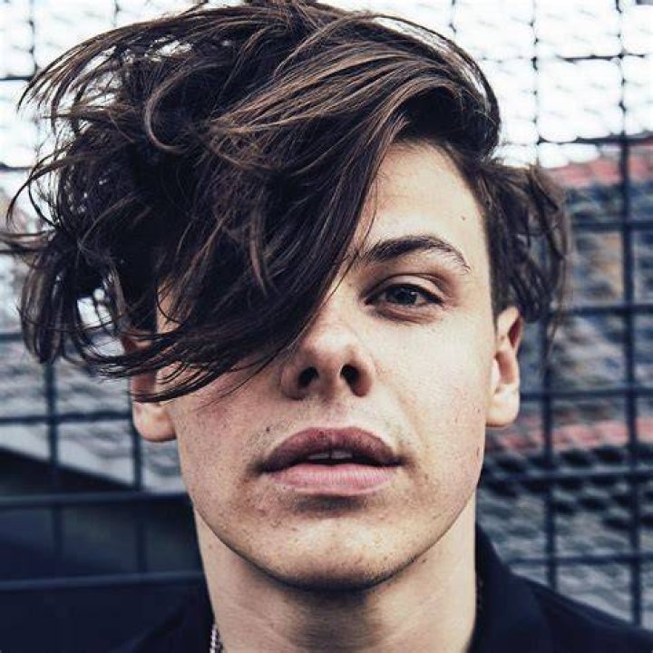 Yungblud: Rapper, Singer, Real Name, Age, Net Worth !